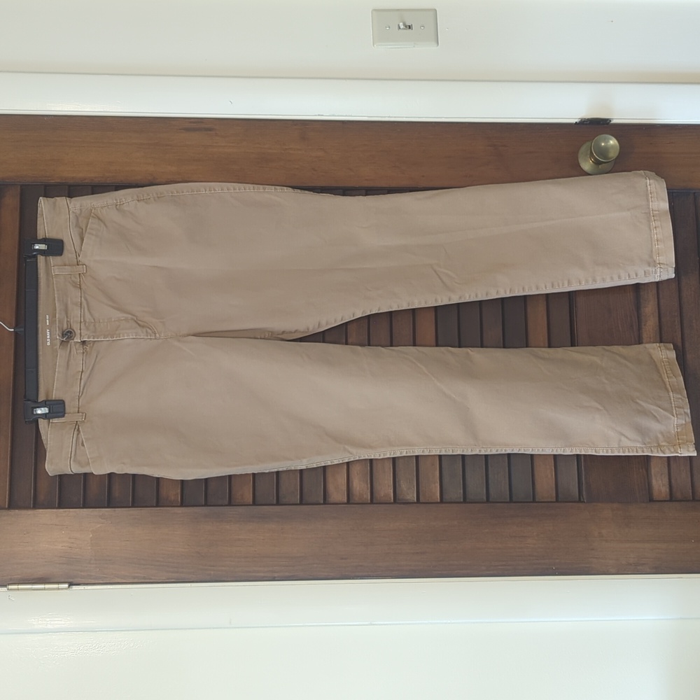 Old Navy khaki boot cut pants in tan size 14